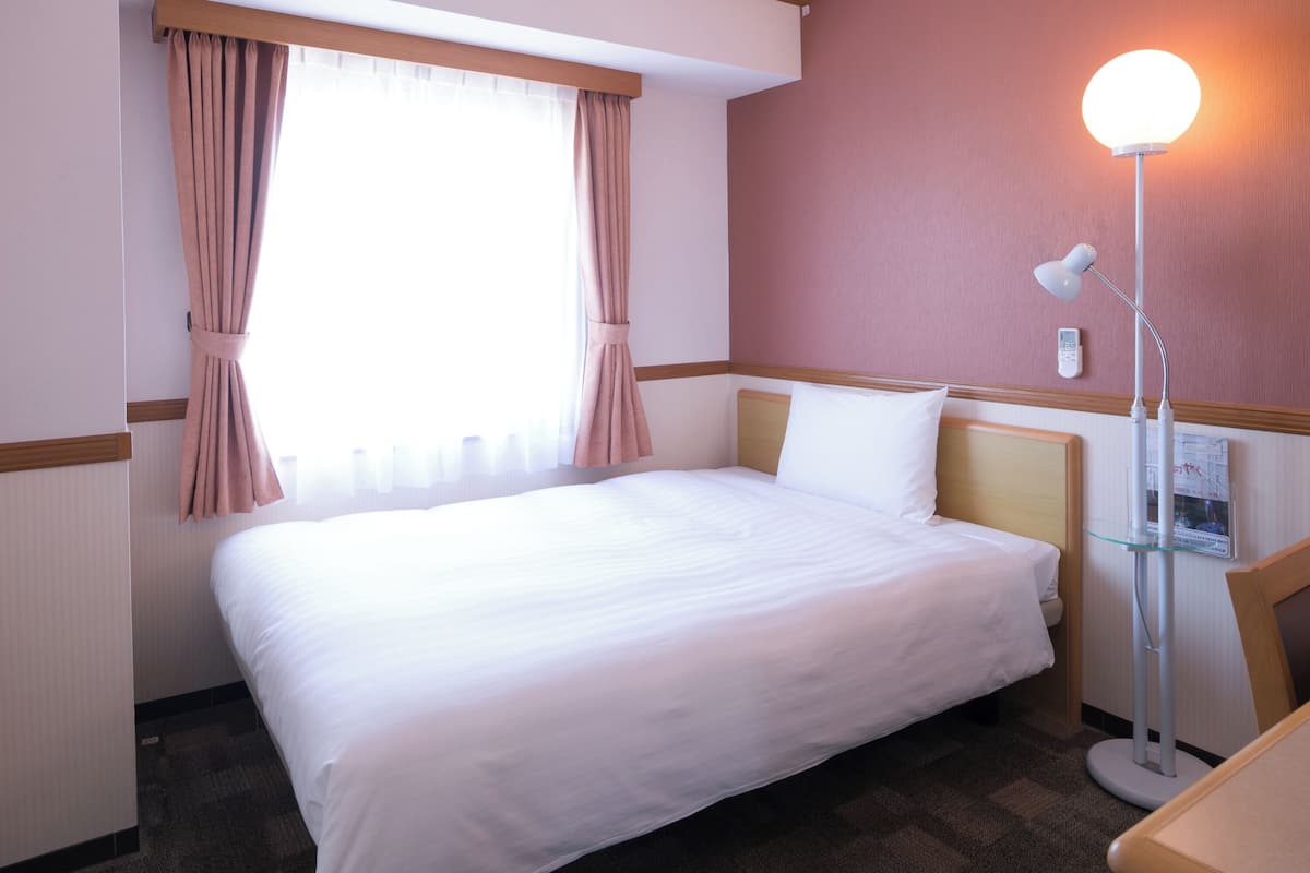 Schreibtisch, laptopgeeigneter Arbeitsplatz, Verdunkelungsvorhänge