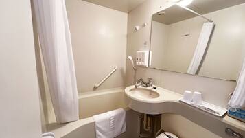 Combined shower/tub, slippers, electronic bidet, towels