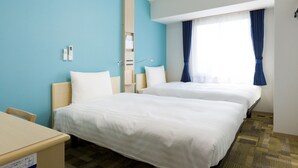 办公桌、笔记本电脑工作区、免费 WiFi、床单