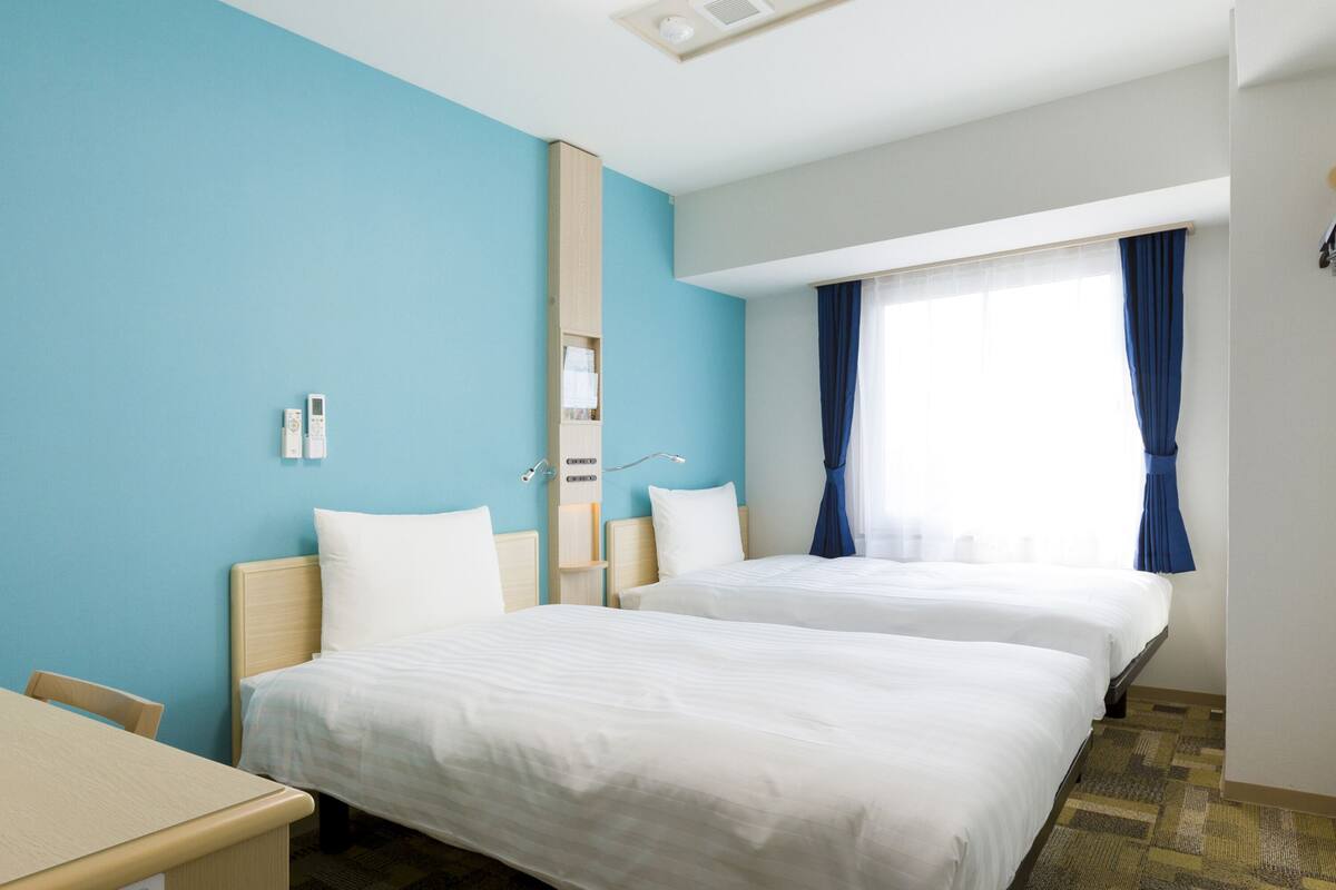 desk, laptop workspace, free wifi, bed sheets