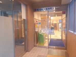 Property entrance - Toyoko Inn Osaka Hommachi No.1 (Osaka)