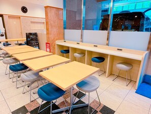 Lobby lounge - Toyoko Inn Osaka Hommachi No.1 (Osaka)