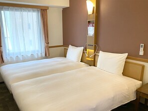Desk, blackout curtains, free WiFi, bed sheets - Toyoko Inn Osaka Hommachi No.1 (Osaka)