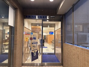 Property entrance - Toyoko Inn Osaka Hommachi No.1 (Osaka)