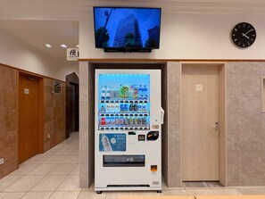 Vending machine - Toyoko Inn Osaka Hommachi No.1 (Osaka)