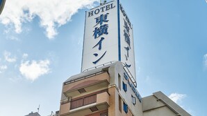 A hotel with a prominent sign indicating it is a hotel. - Toyoko Inn Osaka Hommachi No.1 (Osaka)