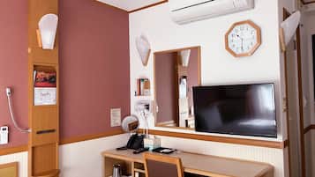 مكتب ومساحة عمل للكمبيوتر المحمول وستائر تعتيم وواي فاي