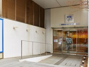 Pintu masuk properti