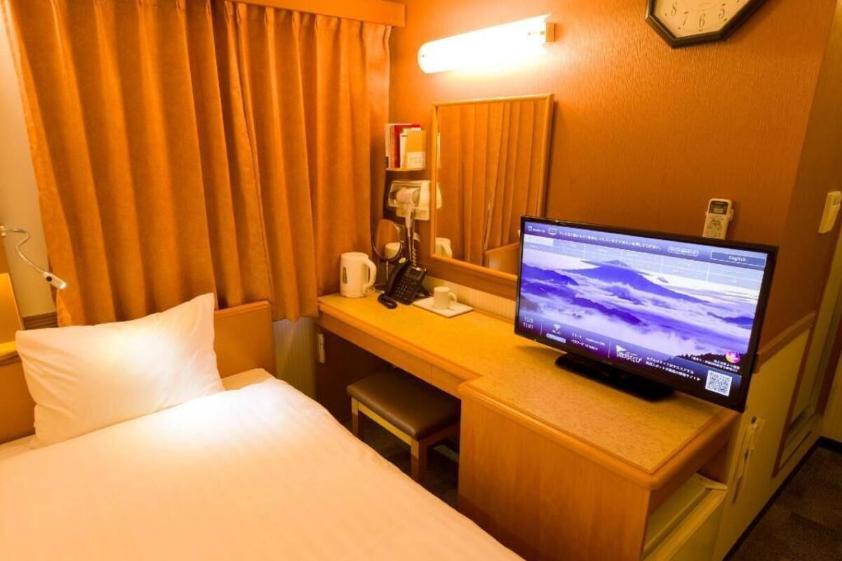 Desk, free WiFi, bed sheets