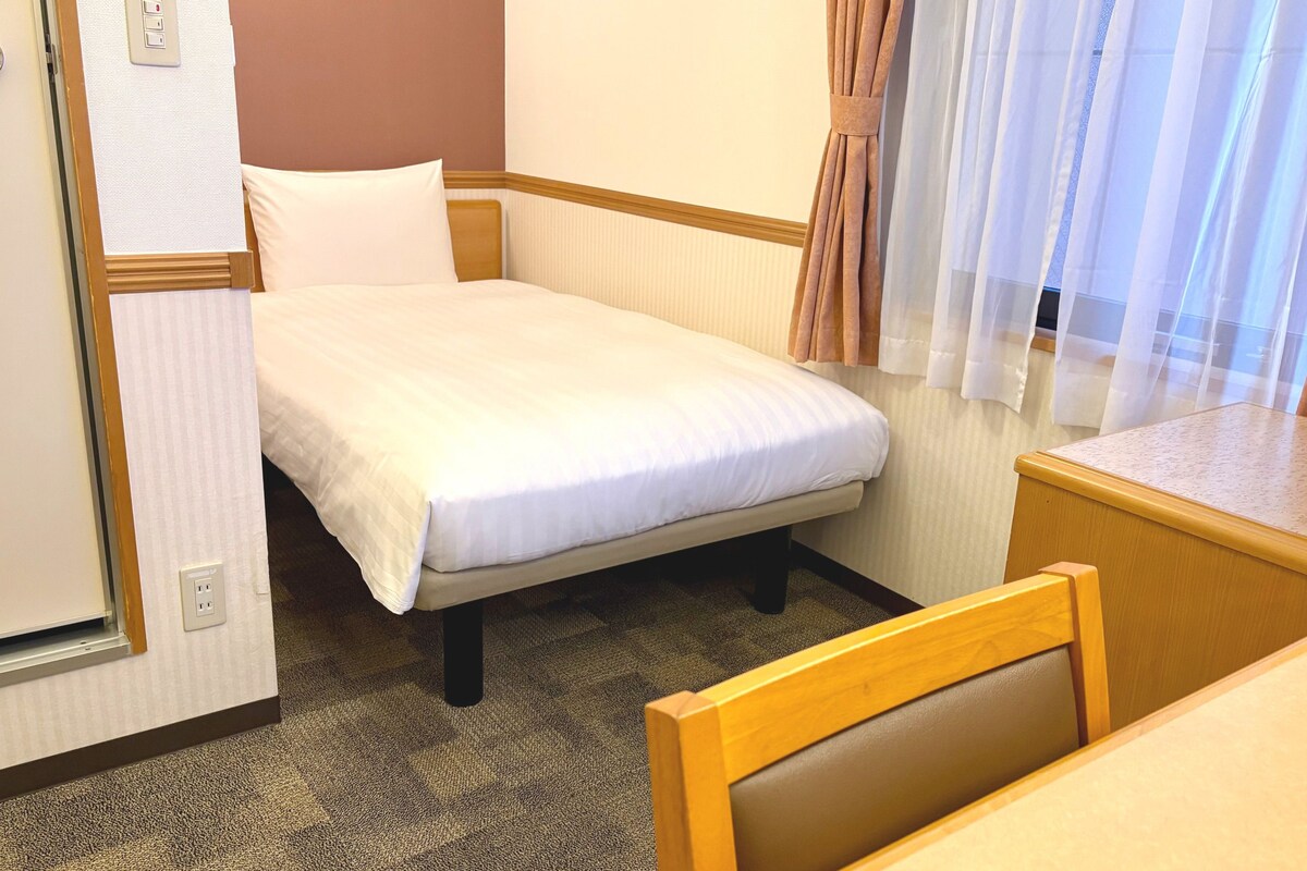Iron/ironing board (on request), WiFi (free), bed sheets