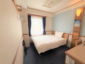 Bureau, fer et planche à repasser, Wi-Fi gratuit, draps fournis