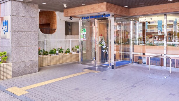 A hotel entrance with a glass door, a ramp, and a tiled floor. - Toyoko Inn Okinawa Naha Kokusai Dori Miebashi Station (Naha)