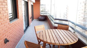 Departamento Deluxe, 2 habitaciones, 2 baños, vista a la ciudad | Balcón