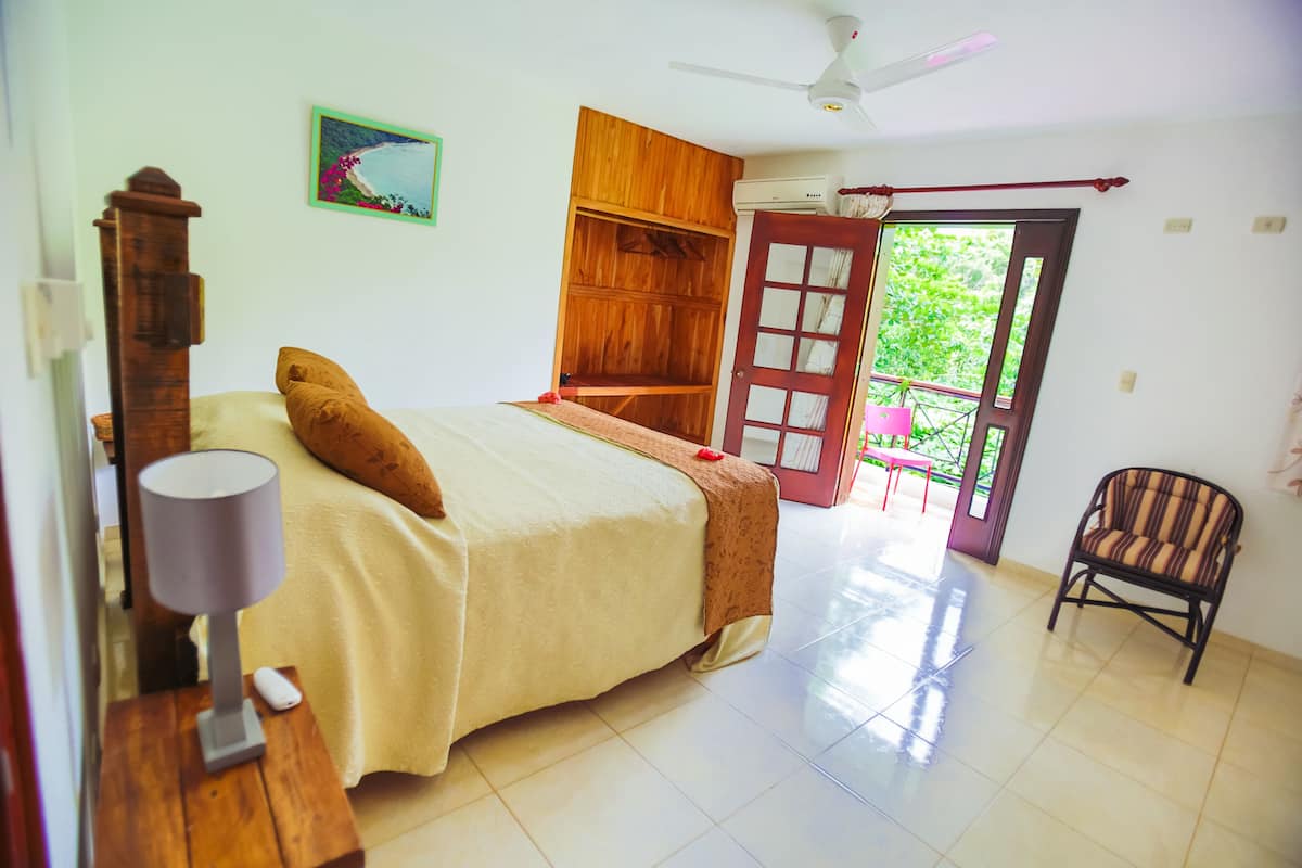 Single Room | In-room safe, desk, cribs (surcharge), rollaway beds (surcharge)