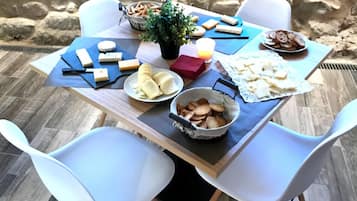 Café da manhã com buffet todos os dias (EUR 6 por pessoa)