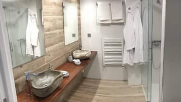 Ducha, cabezal de ducha tipo lluvia, artĂculos de tocador gratuitos