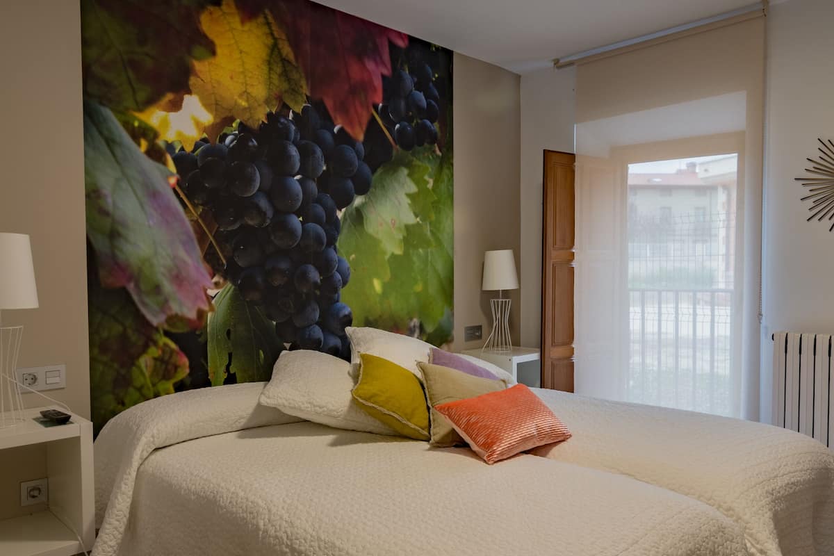 Habitación clásica (Raices De Oro) | Decoración personalizada, muebles diferentes y escritorio
