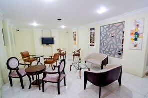 Dining - RedDoorz Plus near Marvell City Mall (Surabaya)