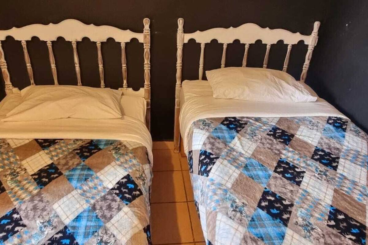 Twin Room | 1 slaapkamer, een minibar, verduisterende gordijnen