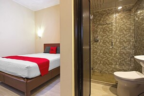 Double Room | Desk, blackout drapes, free WiFi - RedDoorz near Trans Studio Mall 2 (Bandung)