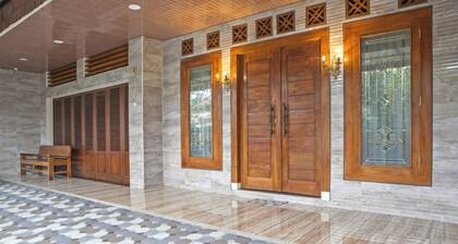RedDoorz near Trans Studio Mall 2