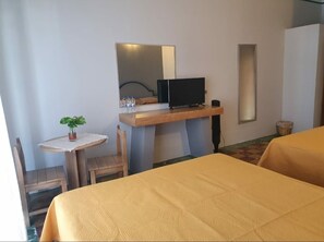 标准双人房, 2 张大床 | 特色装修、特色家居、办公桌、笔记本电脑工作区