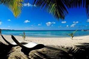 On the beach, white sand, kayaking - Pension Justine (Tikehau)
