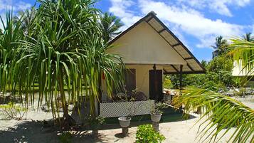 Free cribs/infant beds, bed sheets