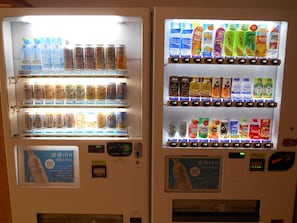 Vending machine - Toyoko Inn Tokushima Station Bizan (Tokushima)