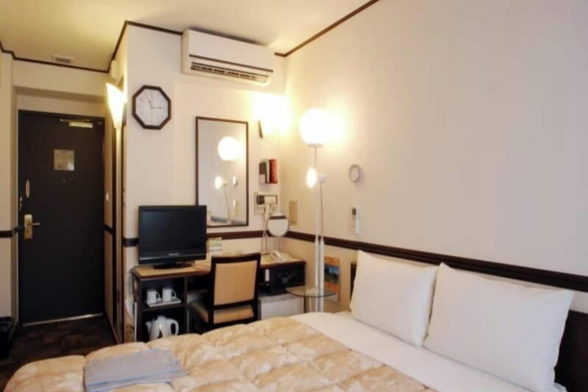 Skrivbord, wi-fi och sängkläder