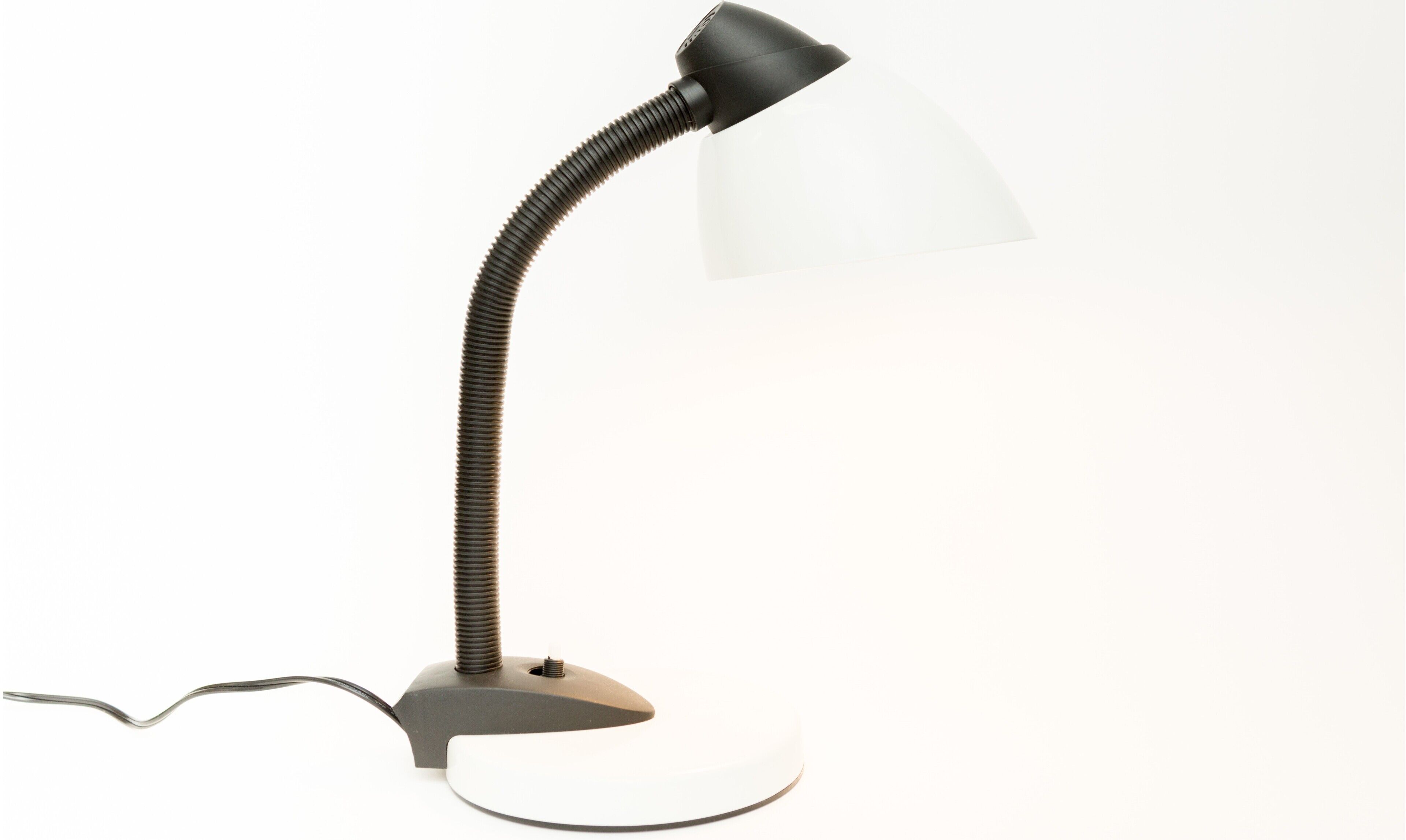 Eine Schreibtischlampe mit biegsamen Hals und weißem Fuß.