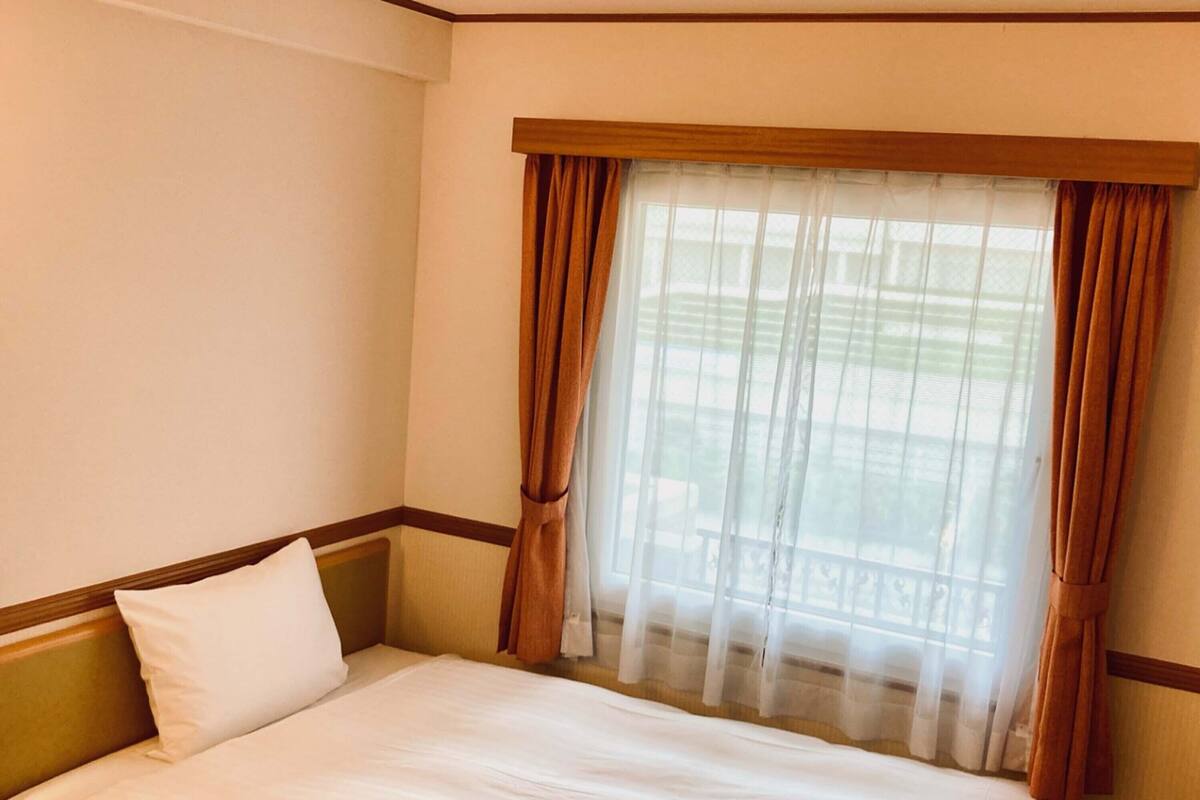 WiFi (free), bed sheets