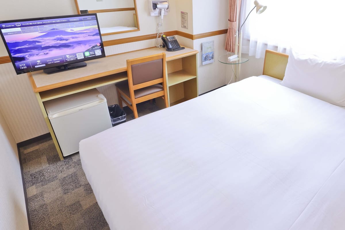 Individually decorated, desk, laptop workspace