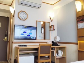 办公桌、免费 WiFi