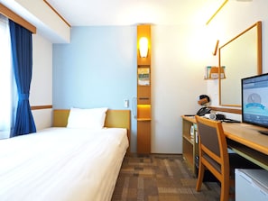 Desk, free WiFi - Toyoko Inn Kumamoto Jyo Toricho Suji (Kumamoto)