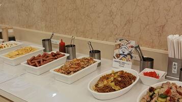 Termasuk sarapan bufet setiap hari