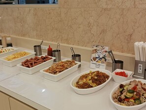 Free daily buffet breakfast 