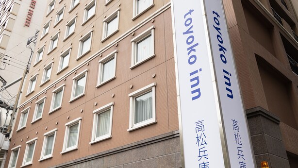 A building with multiple windows and a sign for 'Toyota Inn' indicating it is a hotel. - Toyoko Inn Takamatsu Hyogomachi (Takamatsu)
