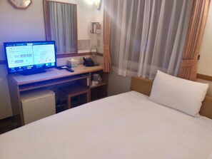 Desk, iron/ironing board, free WiFi, bed sheets - Toyoko Inn Tokyo Uguisudani Ekimae (Tokyo)