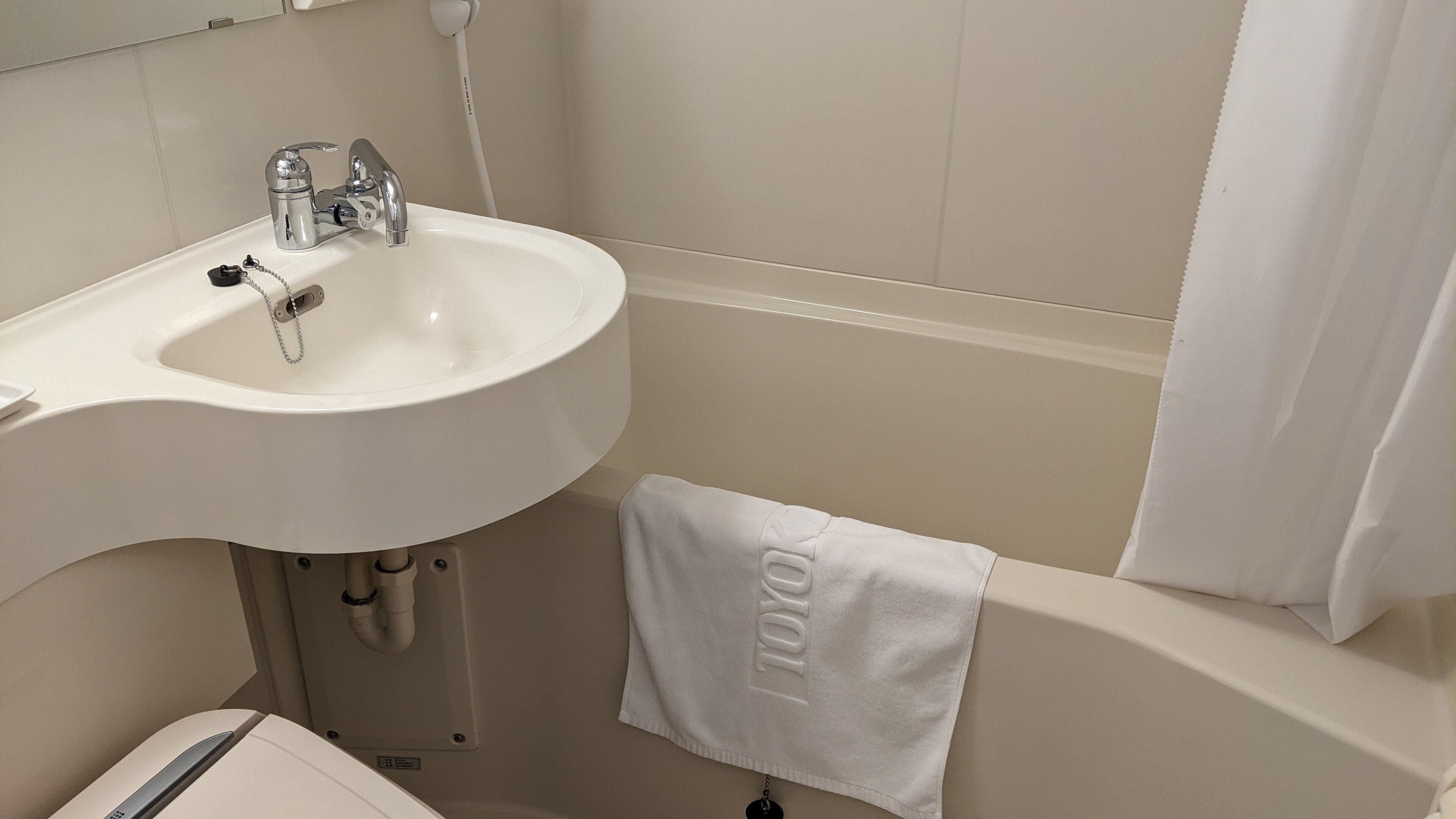 combined shower/bathtub, hair dryer, bathrobes, slippers