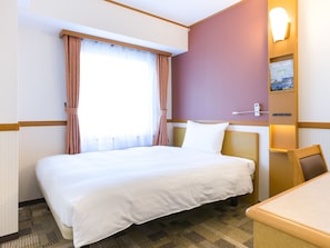 Minibar, desk, blackout drapes, free WiFi - Toyoko Inn Tokyo Yamanote Line Otsuka Station Kita 2 (Tokyo)