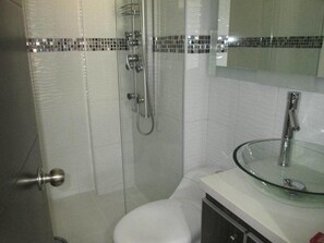 Studio | Bathroom | Shower, towels