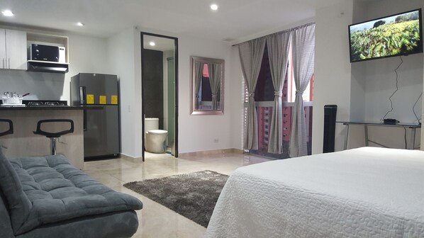 Studio | Desk, iron/ironing board, free cribs/infant beds, free WiFi