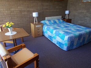 Double Room | Desk, iron/ironing board, free WiFi