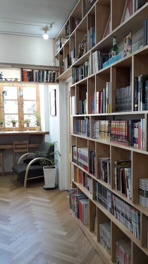 Lobby lounge - Time Travelers Relax - Hostel (Foreigners Only) (Seoul)