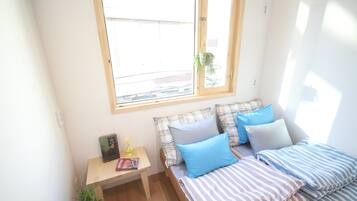 Habitació doble o amb dos llits individuals, bany compartit | Llits addicionals i wifi gratuïta