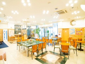 Free daily buffet breakfast 