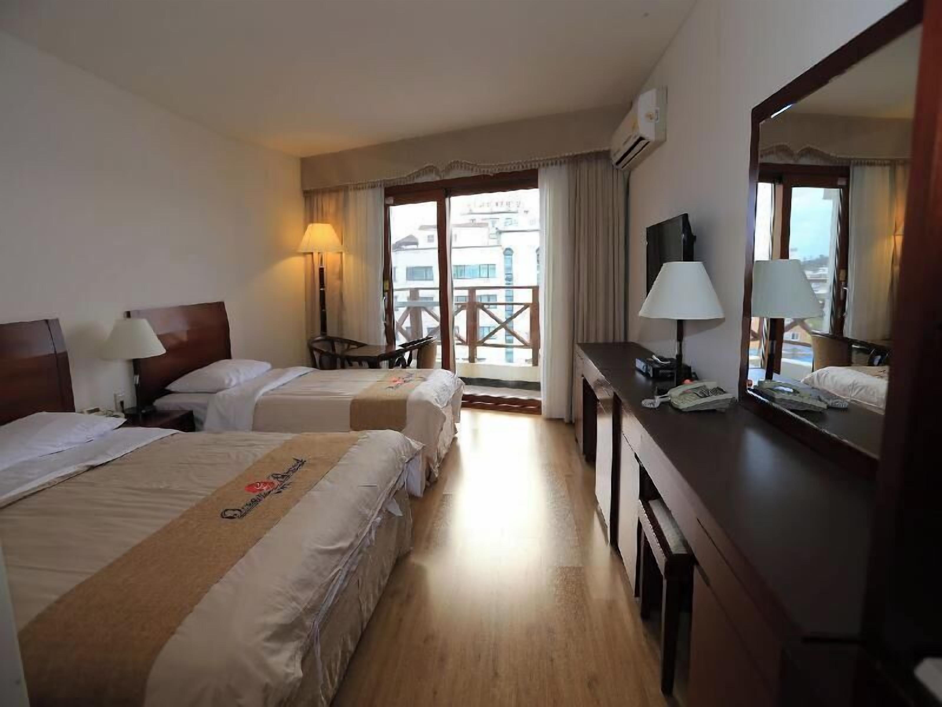 Desk, blackout curtains, soundproofing, free WiFi