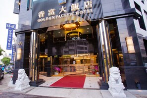 Front of property - Golden Pacific Hotel- Taichung (Taichung)