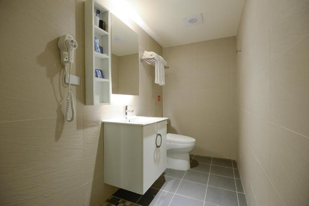 shower, free toiletries, hair dryer, slippers